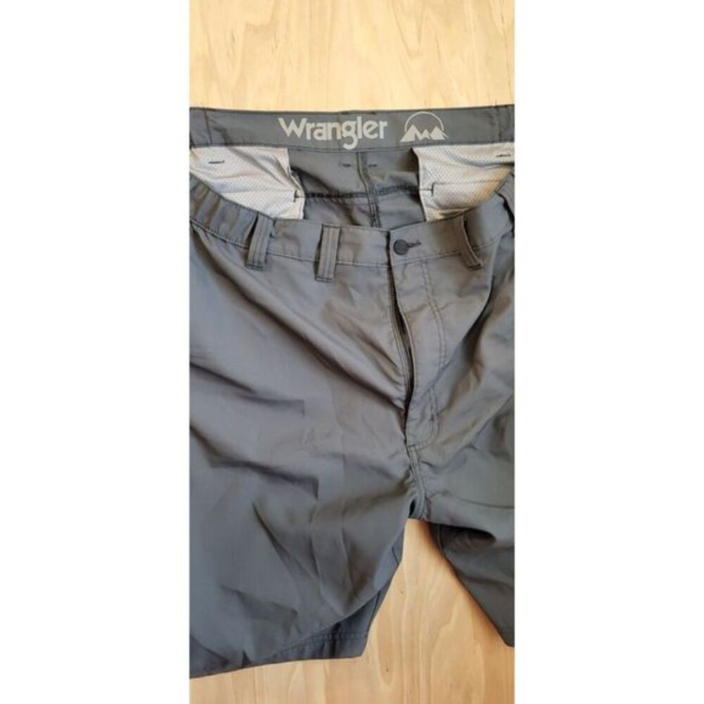 WRANGLER PERFORMANCE HYBRID OUTDOOR CARGO SHORTS‎ GRAY MEN'S Size 48 - Picture 6 of 7